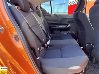 2015 Toyota Aqua - Thumbnail