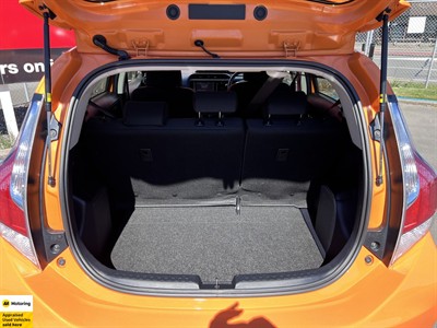 2015 Toyota Aqua - Thumbnail