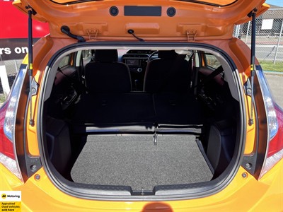 2015 Toyota Aqua - Thumbnail