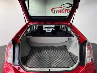 2014 Toyota Prius - Thumbnail