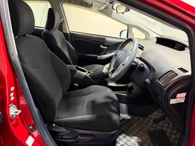 2014 Toyota Prius - Thumbnail