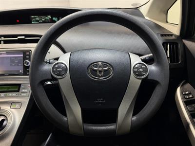 2014 Toyota Prius - Thumbnail
