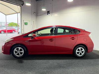 2014 Toyota Prius - Thumbnail