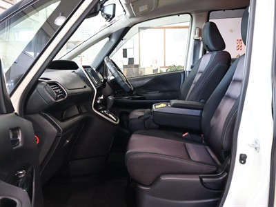 2016 Nissan Serena - Thumbnail