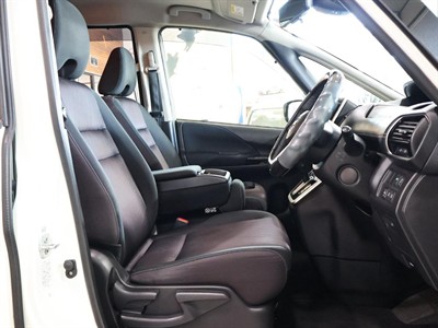 2016 Nissan Serena - Thumbnail