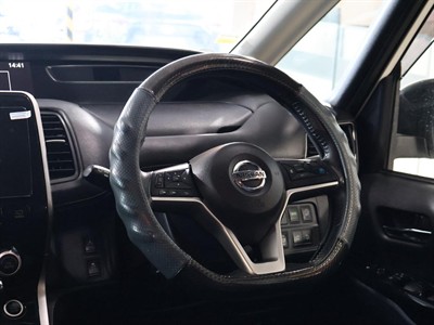 2016 Nissan Serena - Thumbnail