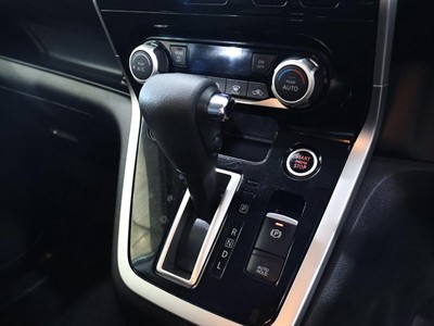 2016 Nissan Serena - Thumbnail