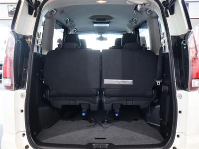 2016 Nissan Serena - Thumbnail