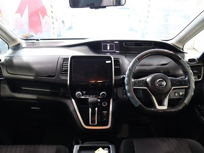 2016 Nissan Serena - Thumbnail