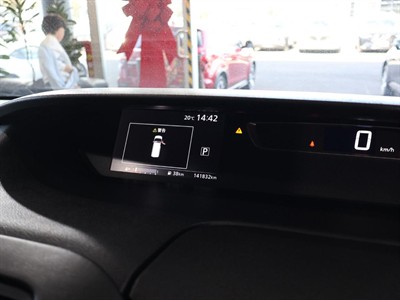 2016 Nissan Serena - Thumbnail