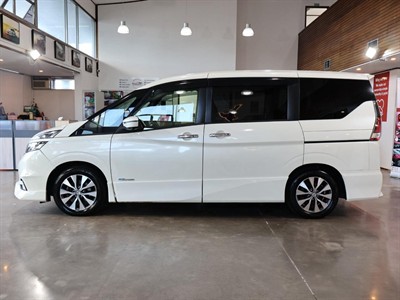 2016 Nissan Serena - Thumbnail