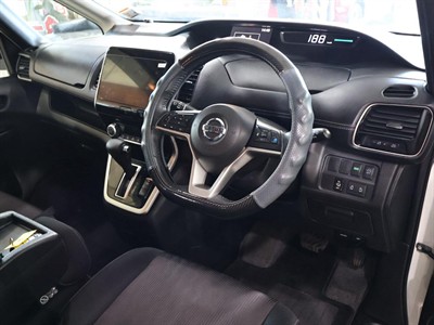 2016 Nissan Serena - Thumbnail