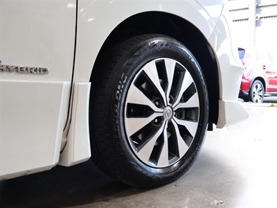 2016 Nissan Serena - Thumbnail