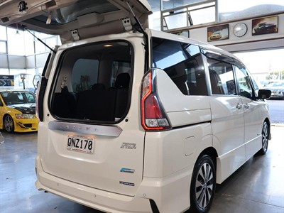 2016 Nissan Serena - Thumbnail