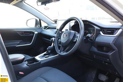 2019 Toyota RAV4 - Thumbnail