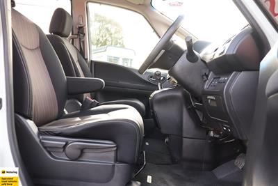 2015 Nissan Serena - Thumbnail