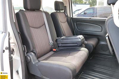 2015 Nissan Serena - Thumbnail