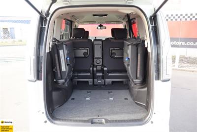 2015 Nissan Serena - Thumbnail