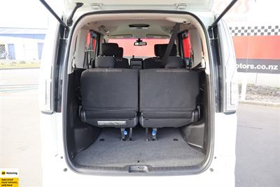 2015 Nissan Serena - Thumbnail