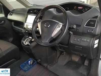 2015 Nissan Serena - Thumbnail