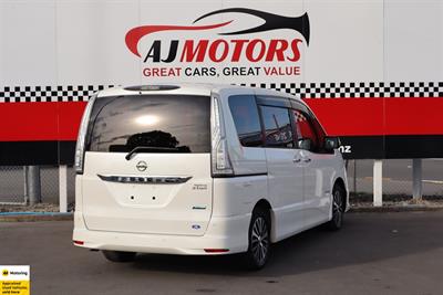 2015 Nissan Serena - Thumbnail