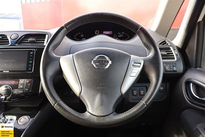 2015 Nissan Serena - Thumbnail