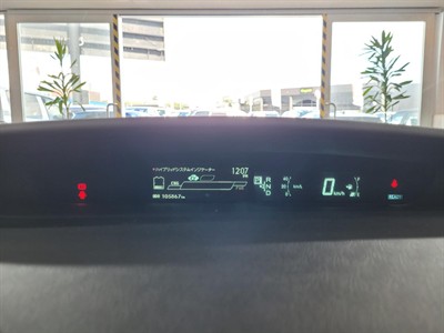 2014 Toyota Prius - Thumbnail