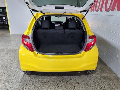 2014 Toyota Vitz - Thumbnail