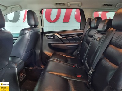 2019 Mitsubishi Pajero Sport - Thumbnail