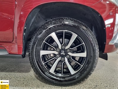 2019 Mitsubishi Pajero Sport - Thumbnail