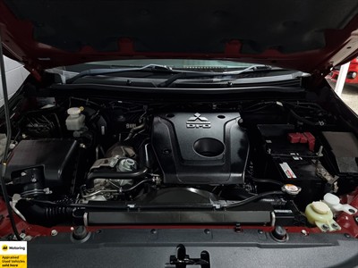 2019 Mitsubishi Pajero Sport - Thumbnail