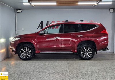 2019 Mitsubishi Pajero Sport - Thumbnail