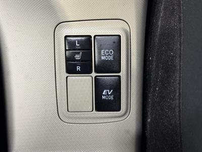 2012 Toyota Aqua - Thumbnail