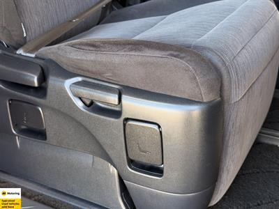 2012 Toyota Vellfire - Thumbnail