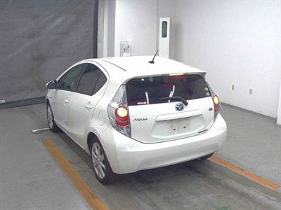 2013 Toyota Aqua - Thumbnail