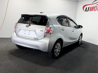 2012 Toyota Aqua - Thumbnail