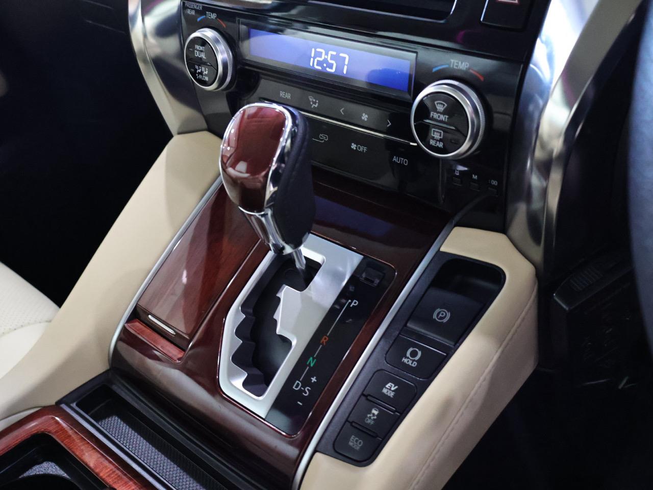 2015 Toyota Vellfire