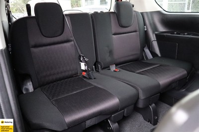 2017 Nissan Serena - Thumbnail