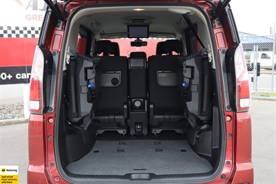 2017 Nissan Serena - Thumbnail