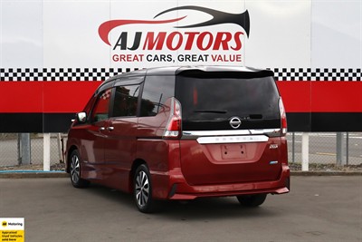 2017 Nissan Serena - Thumbnail