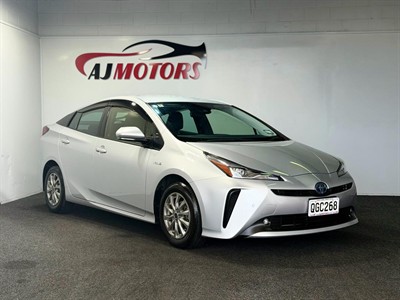 2020 Toyota Prius - Thumbnail