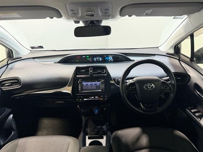 2020 Toyota Prius - Thumbnail