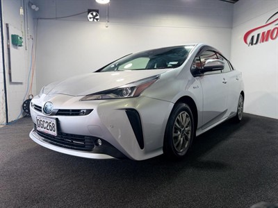 2020 Toyota Prius - Thumbnail