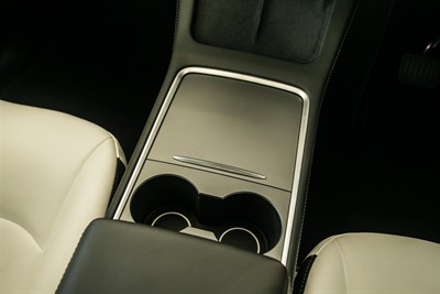 2024 Tesla Model Y - Thumbnail