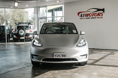 2024 Tesla Model Y - Thumbnail