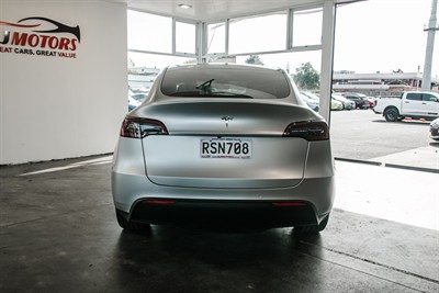 2024 Tesla Model Y - Thumbnail