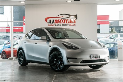 2024 Tesla Model Y - Thumbnail