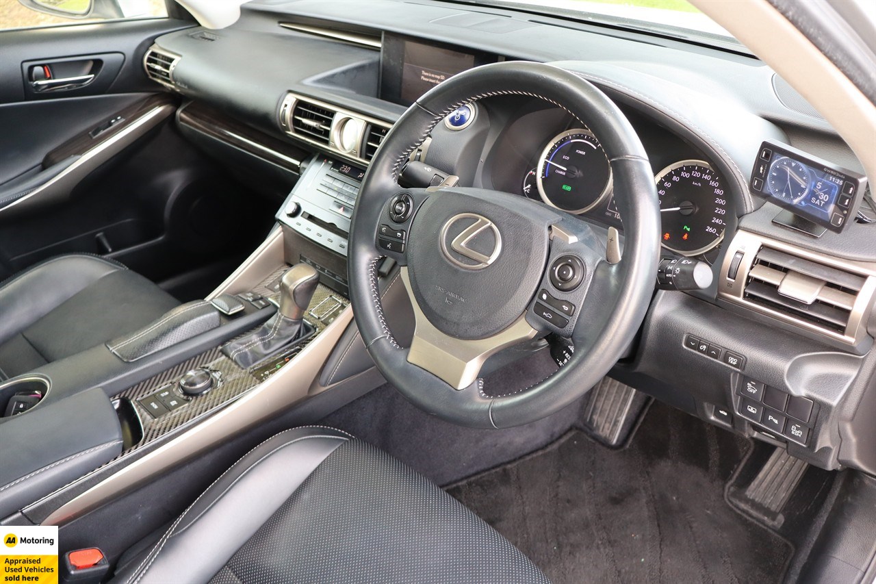 2014 Lexus IS 300h