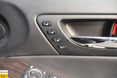 2014 Lexus IS 300h - Thumbnail