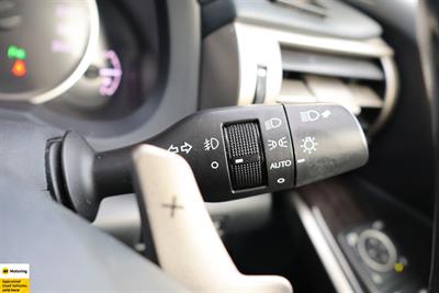 2014 Lexus IS 300h - Thumbnail
